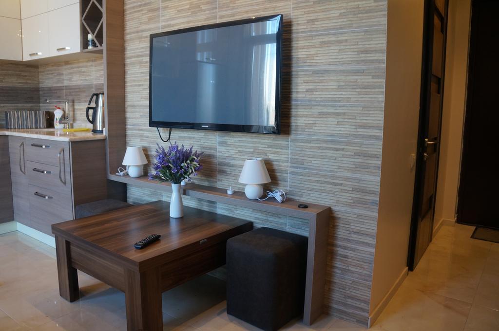 Apartment With Summer Terrace Batumi Room photo